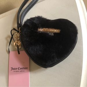 NWT JUICY COUTURE SMALL BLACK FAUX FUR FLUFFY HEART WRISTLET. SUPER CUTE.